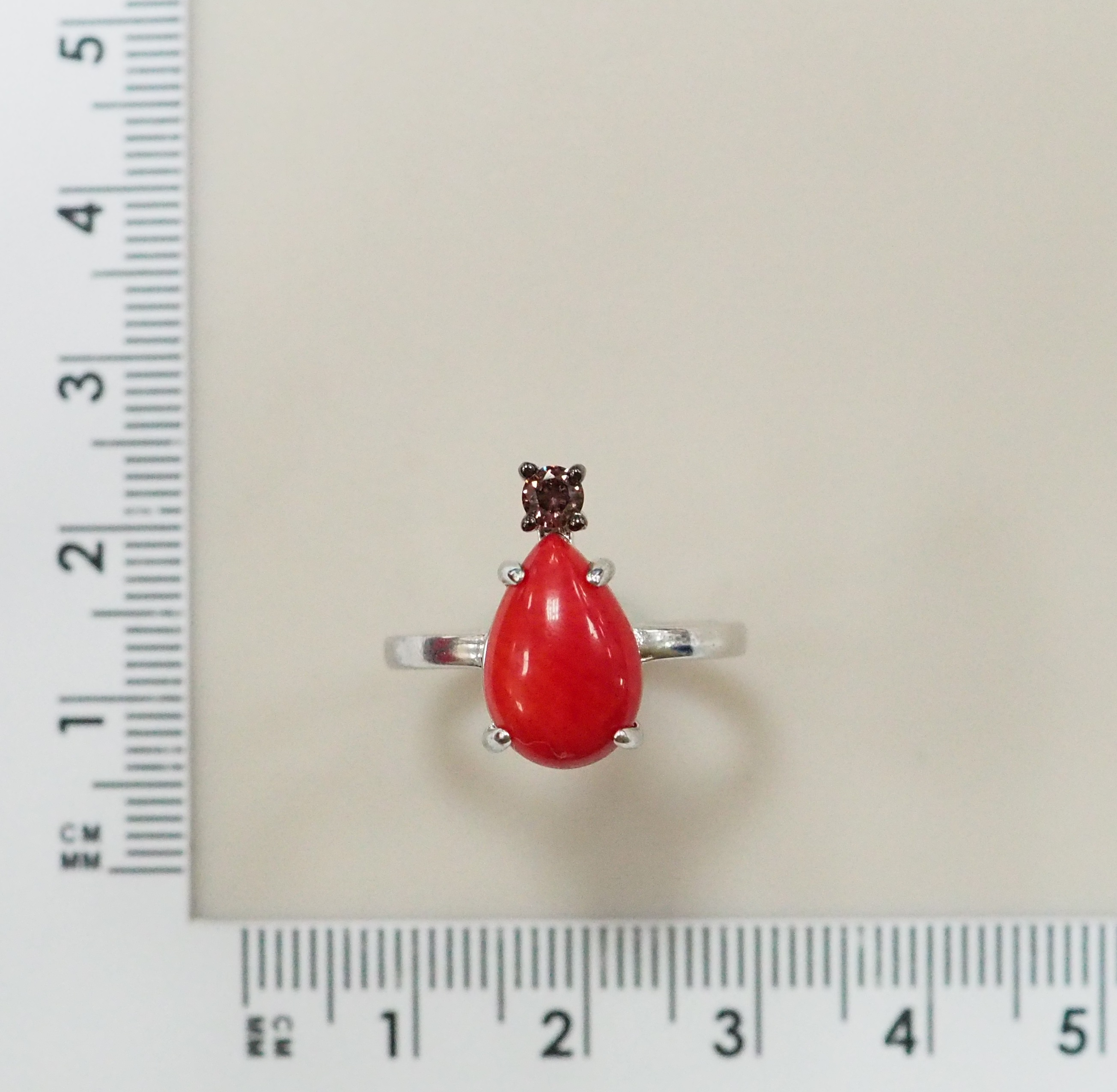 Серебряное кольцо с кораллом
